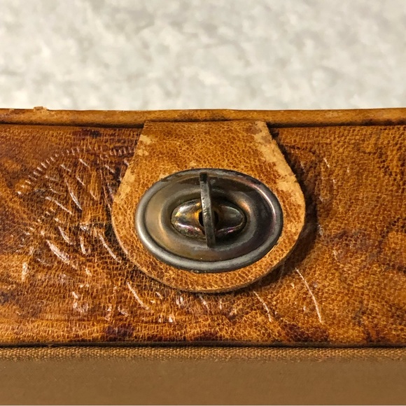 Hand Crafted Leather Egyptian Keepsake Box - Picture 15 of 16